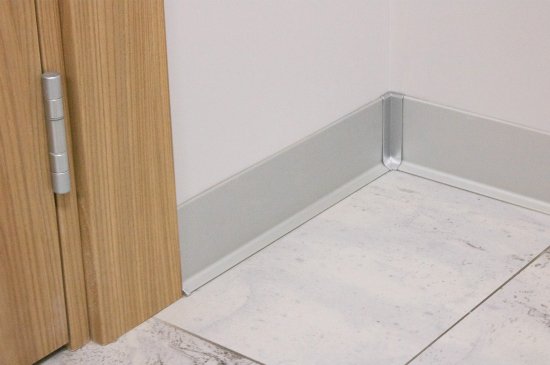 Плинтус напольный высота 60 мм, длина 2.5 м